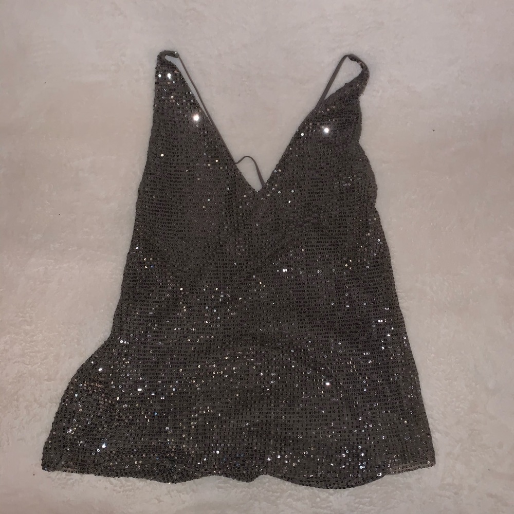 Sequen backless top